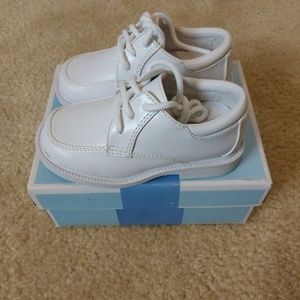 White Modit dress shoes for boys